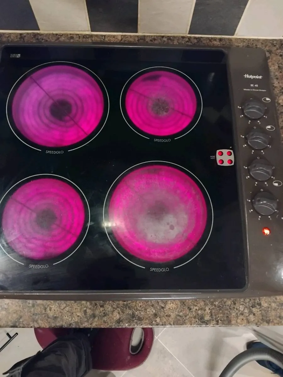 Kitchen 4 ring electric hob - Image 1
