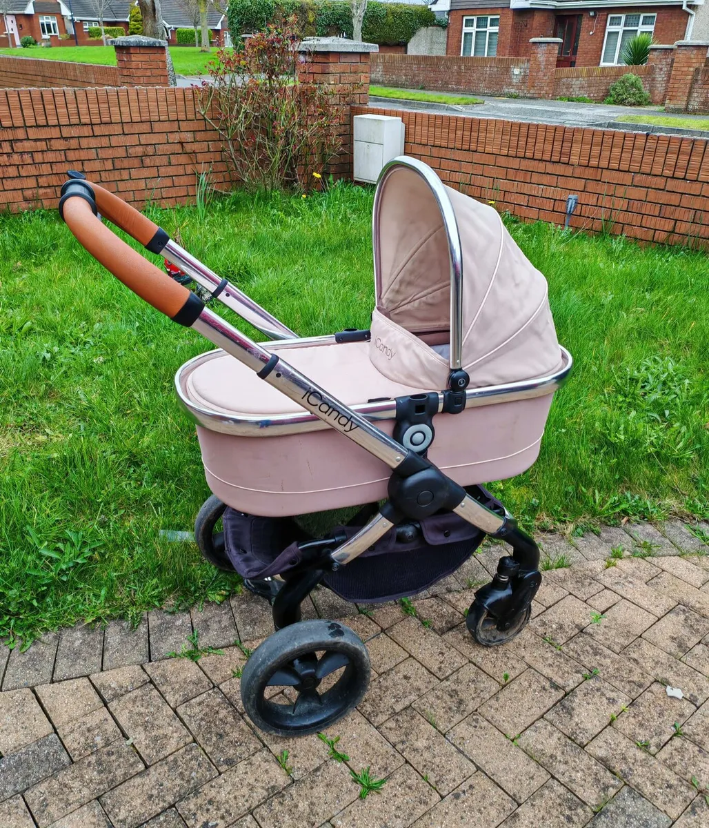 iCandy travel system and MaxiCosi carseat - Image 1