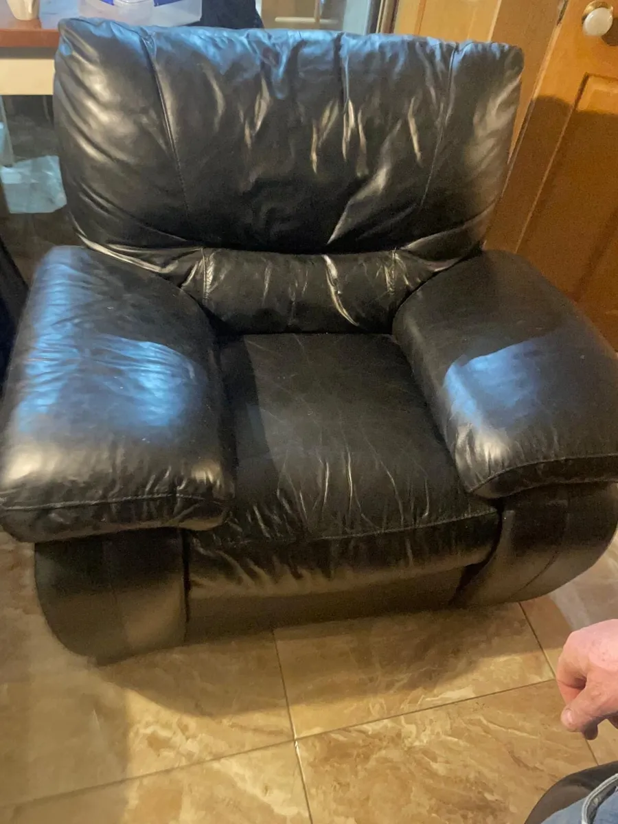 Italian leather three piece sweet for sale - Image 2