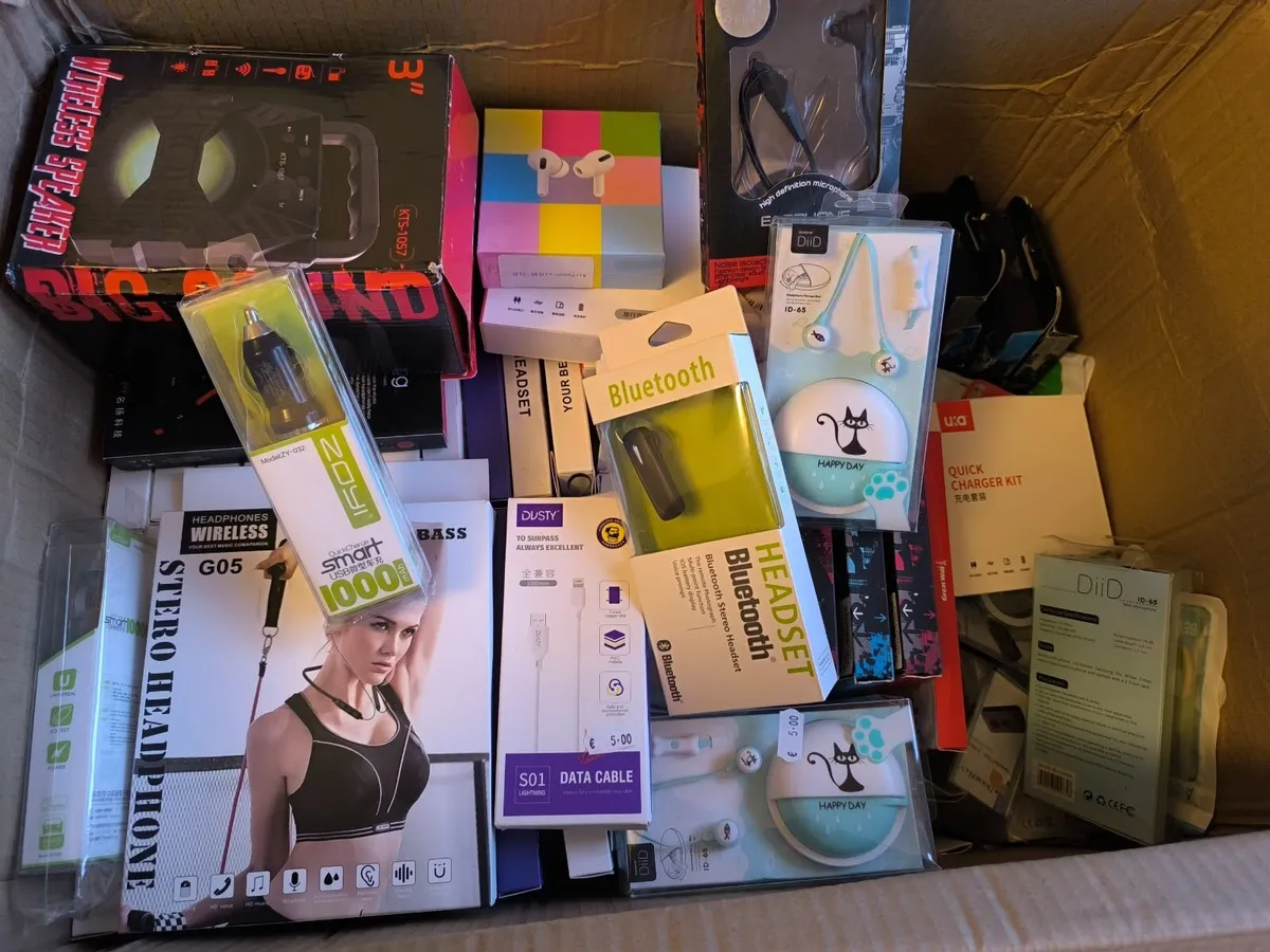 2 boxes of small electronics - Image 3