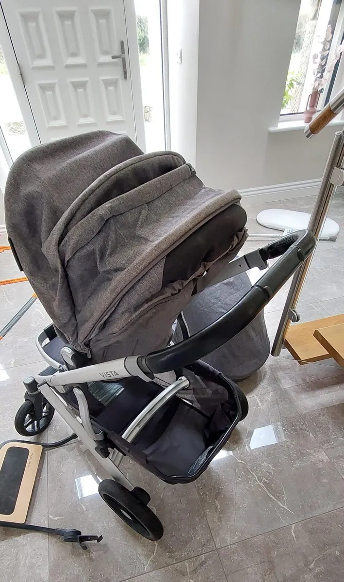 UPPAbaby Vista V2 pram for sale. Approx. 5 years o - Image 3