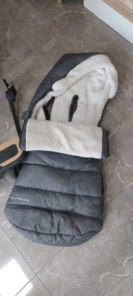 UPPAbaby Vista V2 pram for sale. Approx. 5 years o - Image 4