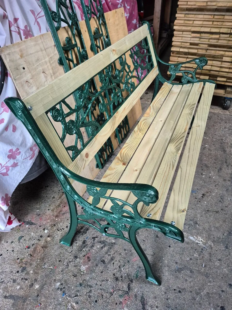 Cast iron Garden benches (3) - Image 1