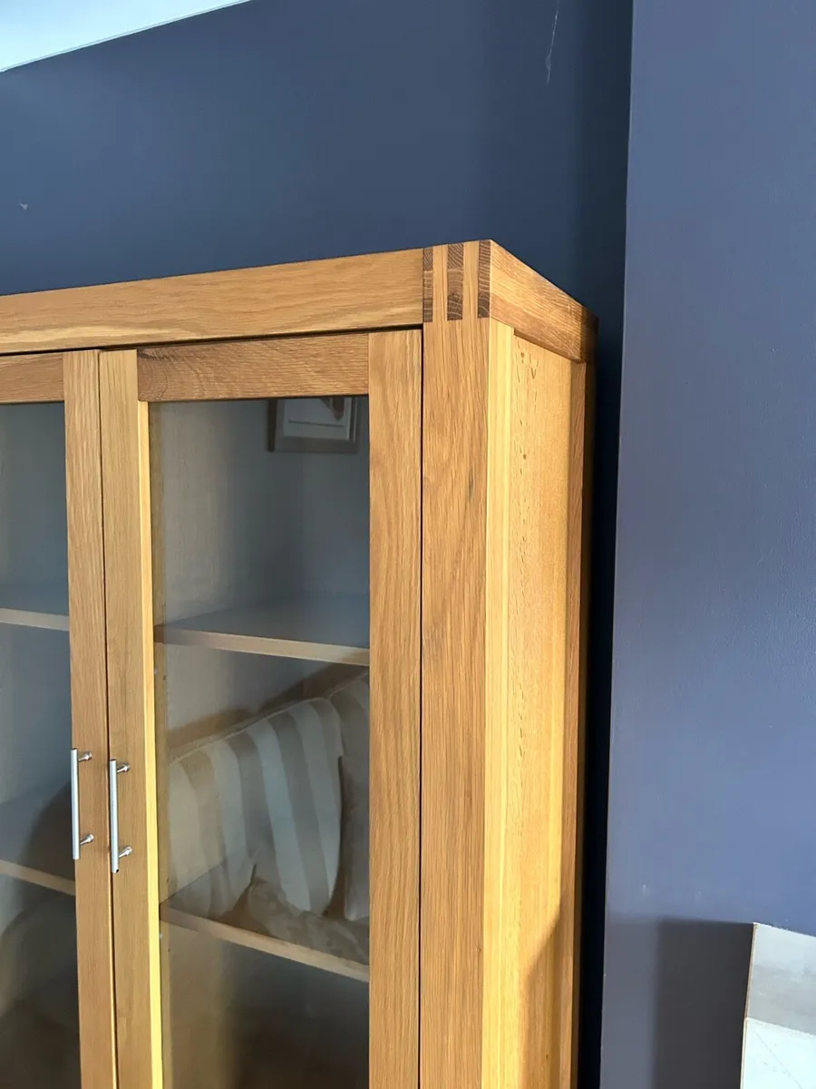 Solid oak glass unit - Image 1