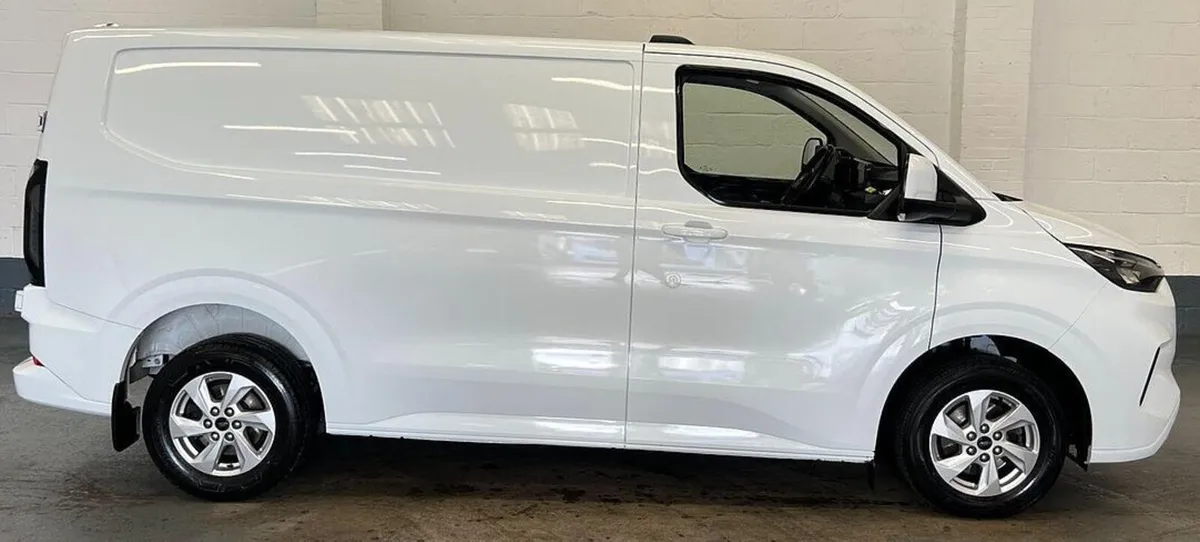 2024 Ford Transit Custom Panel Van - Image 4