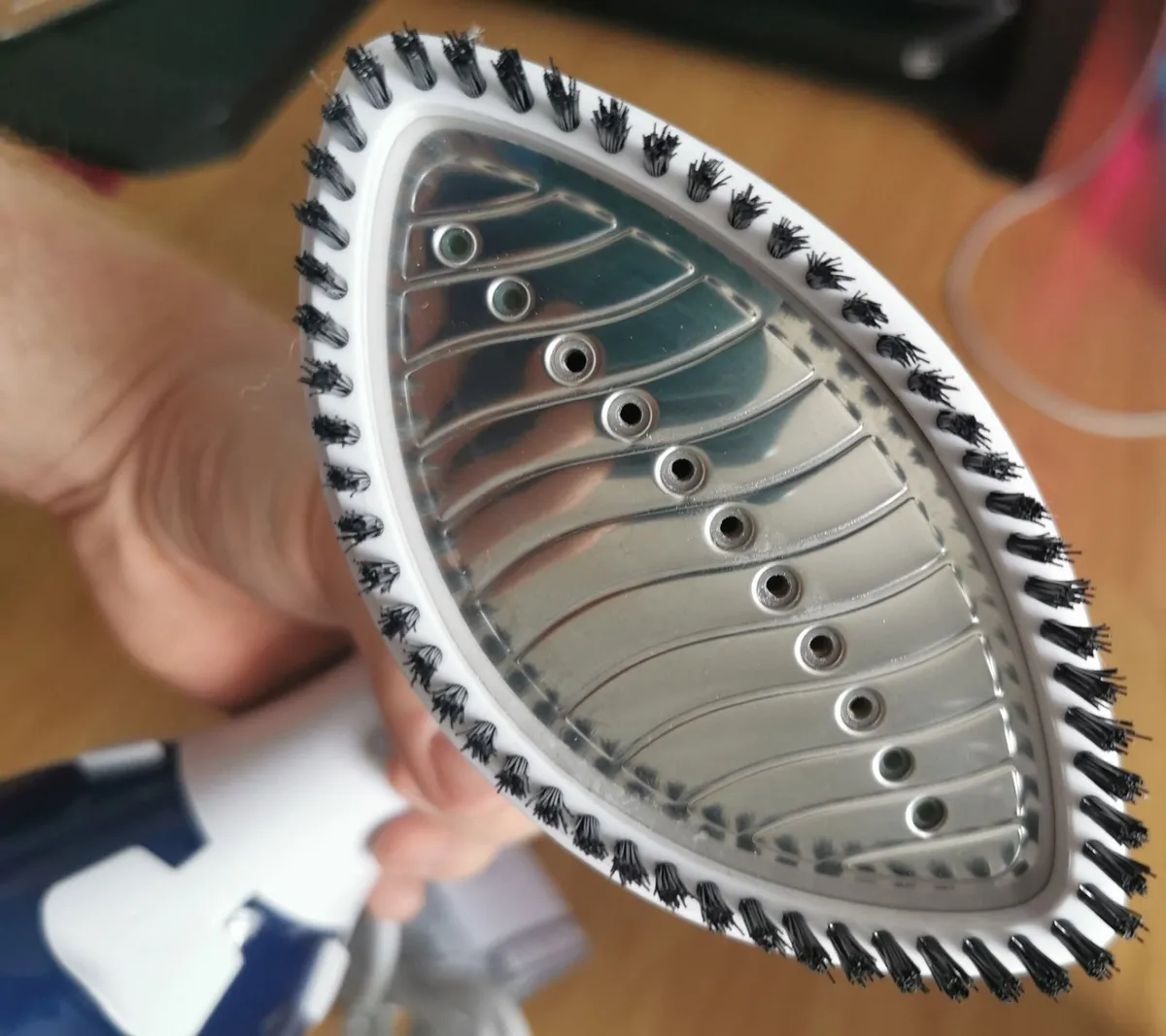 Steam Iron ,  Brush Silver Crest - Image 3