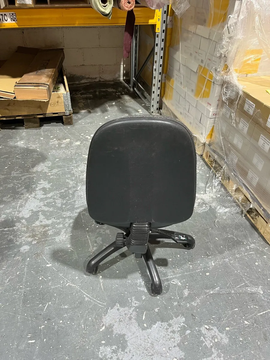 Office chair - Image 1