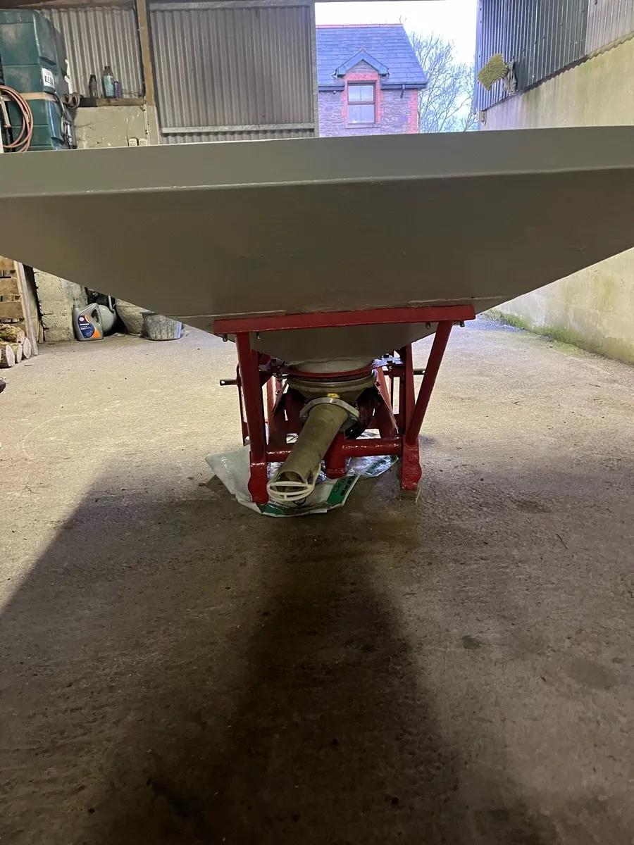 Fertiliser Spreader - Image 1