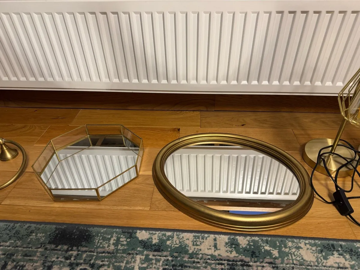 Gold house accessories - Image 3