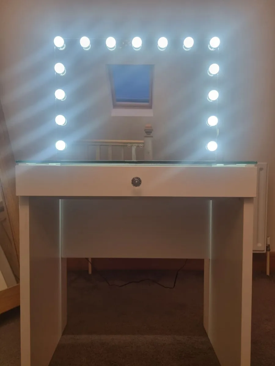 Girls Hollywood vanity table - Image 1