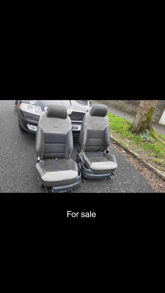 Car seats / car booth - Image 1