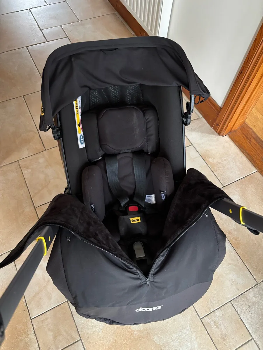 Doona l Carseat Stroller Nitro Black - Image 2