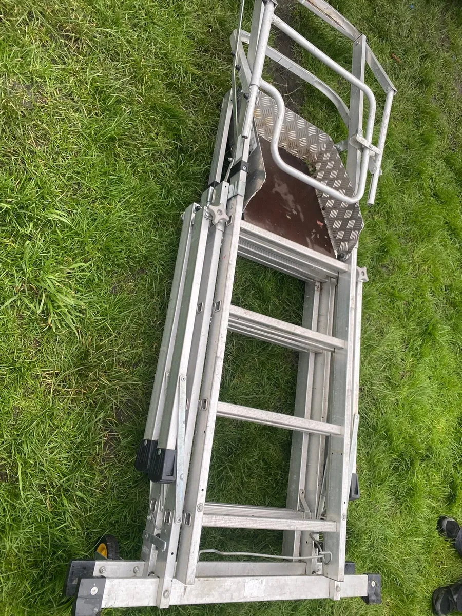 Youngman 4-6 step extendable podium ladder - Image 4