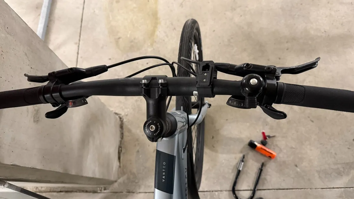 Ridgeback Road Hybrid Bike hydraulic disc brakes - Image 3