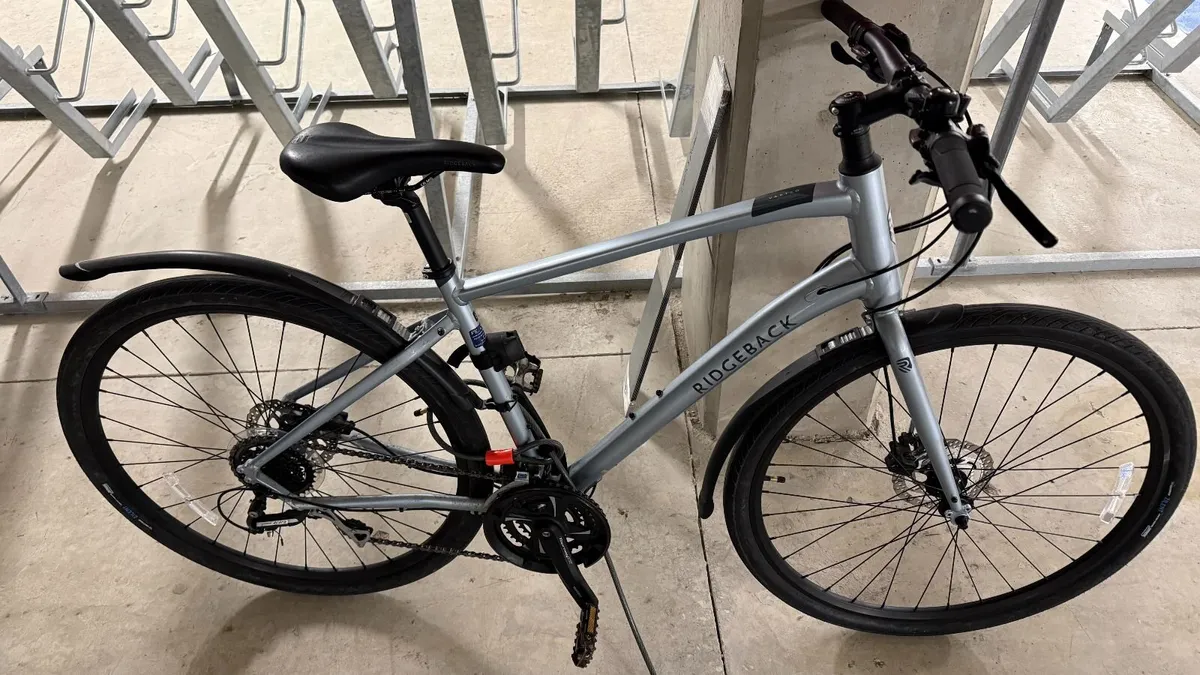 Ridgeback Road Hybrid Bike hydraulic disc brakes - Image 1