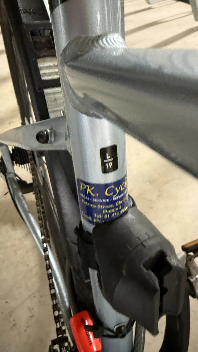 Ridgeback Road Hybrid Bike hydraulic disc brakes - Image 2