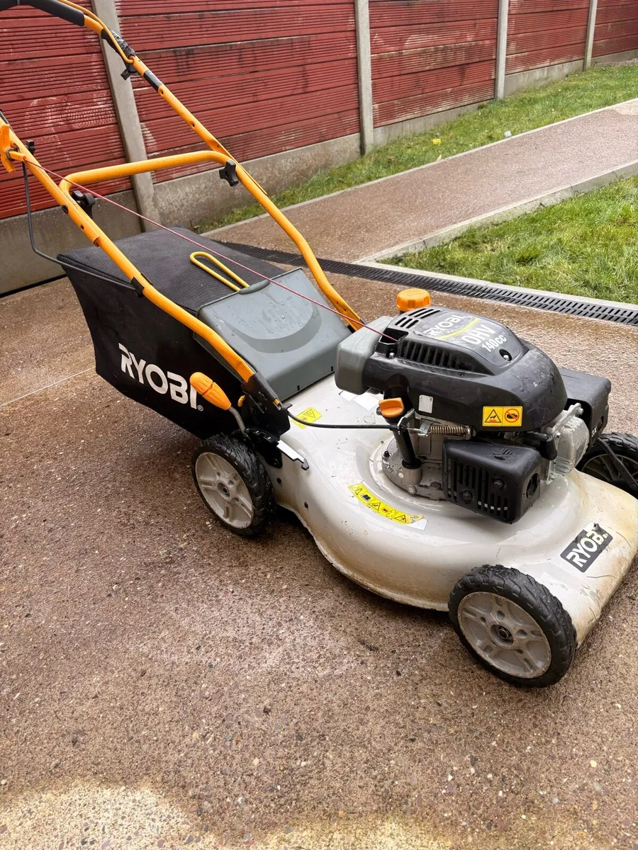 Lawnmower and strimmer - Image 3