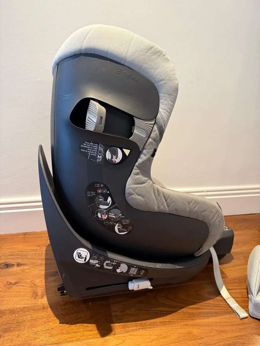 Cybex sirona car seat - Image 4