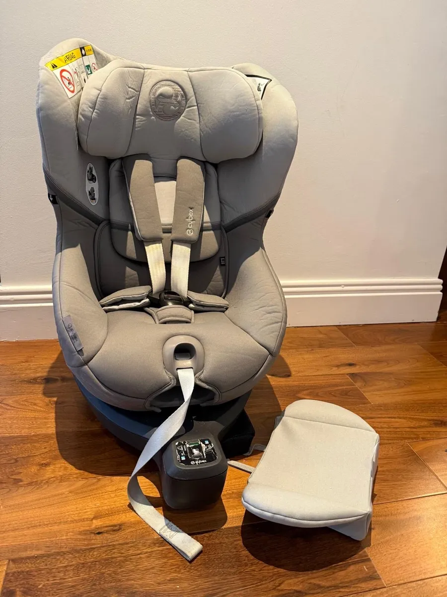 Cybex sirona car seat - Image 1