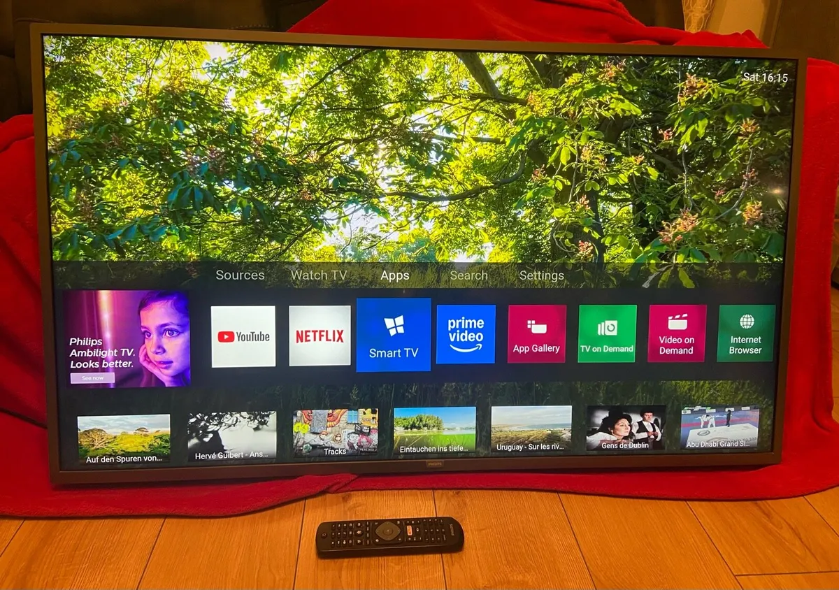 Philips 50” 4K Smart TV & Wall Bracket - Image 3