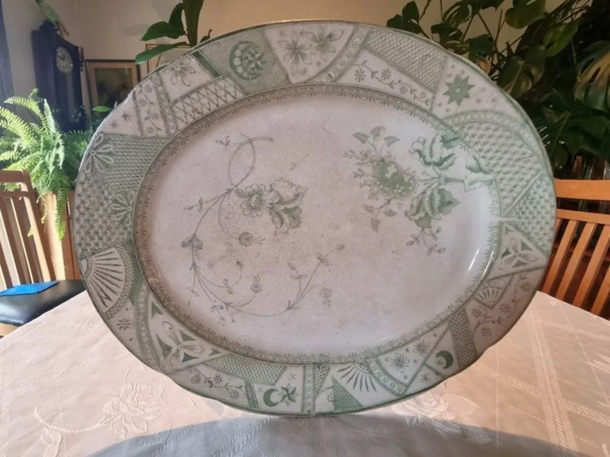 A large old platter - Image 1