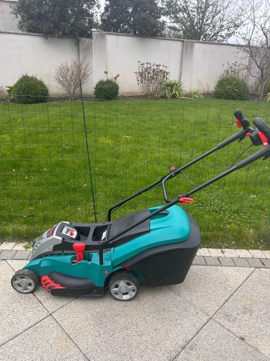 Bosch Rotak 43 LI Ergoflex Cordless Mower - Image 1