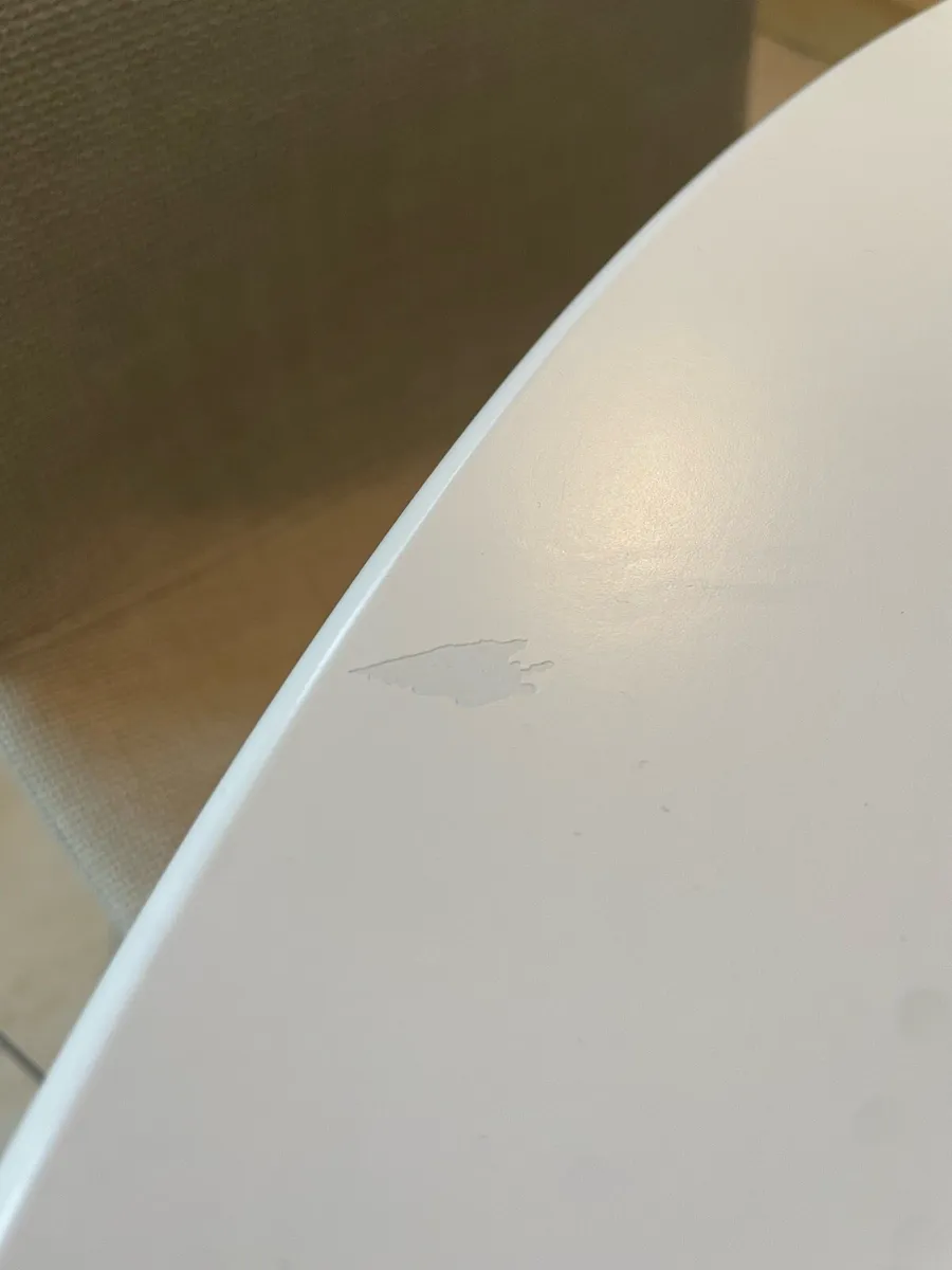 Table and 4 chairs - Image 2