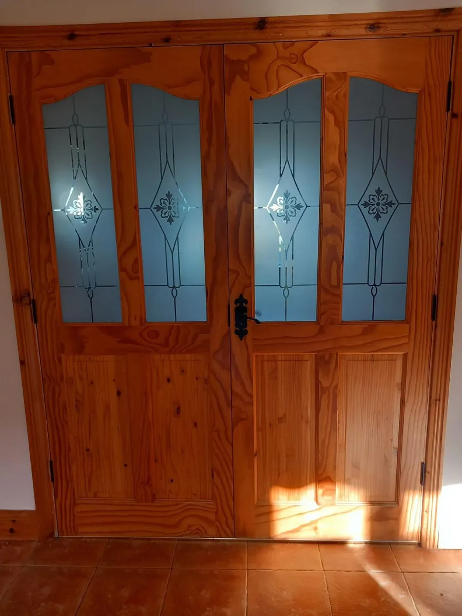 5 Solid Pine Doors - Image 1