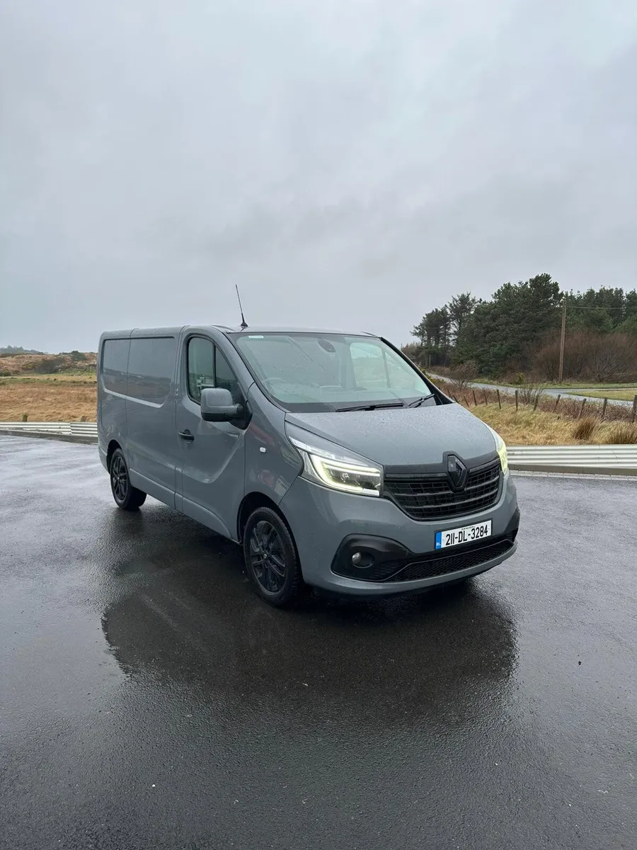 2021 renault traffic black edition - Image 1