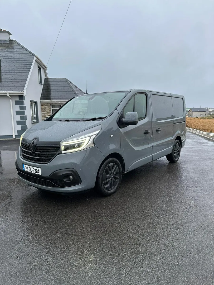 2021 renault traffic black edition - Image 2