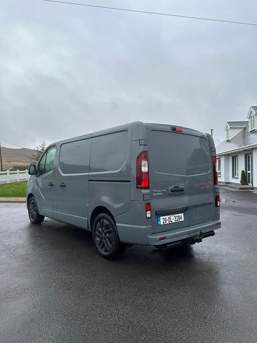 2021 renault traffic black edition - Image 3