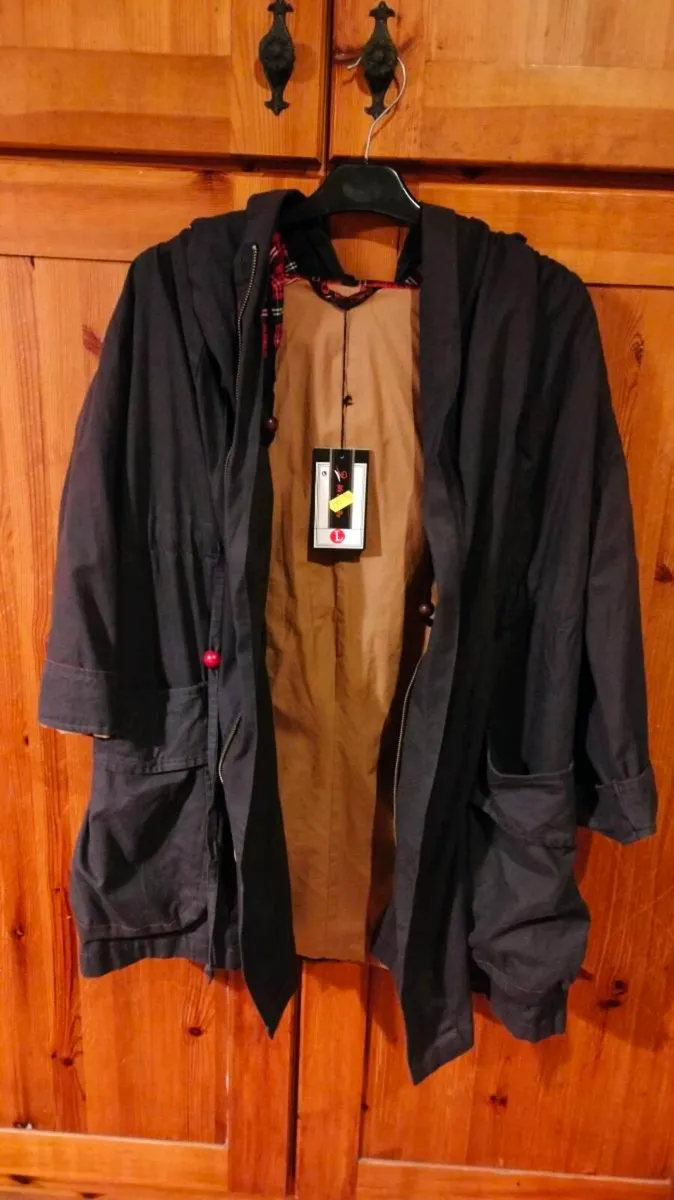 Ladies unusual gray coat fully lined. New with tag - Image 1