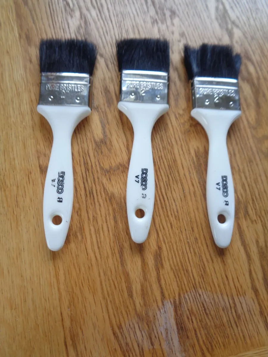 Dosco V7 2" Pure Bristle Paint Brushes x 2 - Image 1