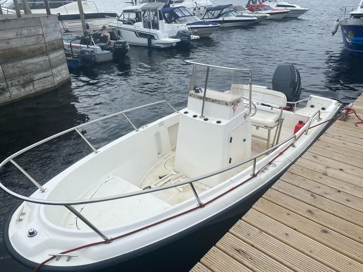 Boston Whaler Outrage 170 and trailer - Image 2