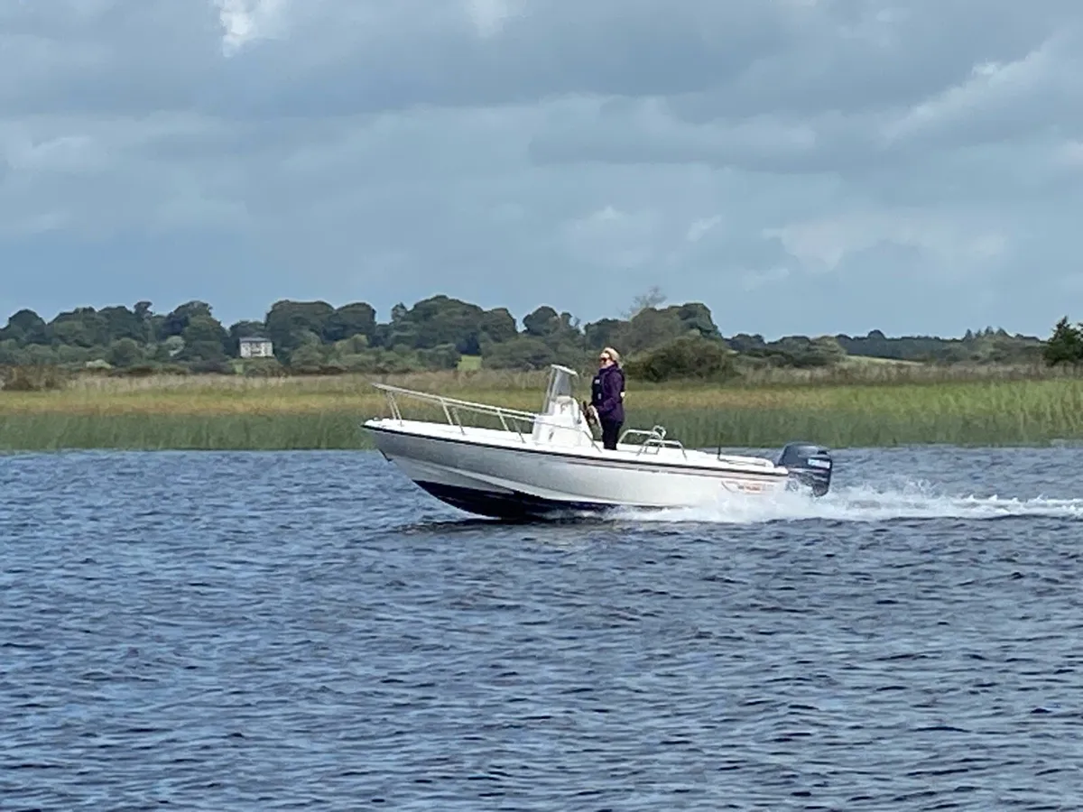 Boston Whaler Outrage 170 and trailer - Image 3