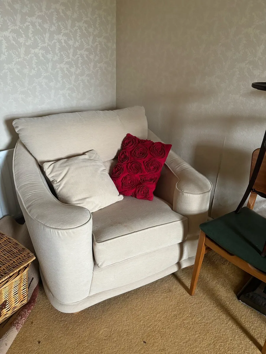 3 Piece Suite - Image 3