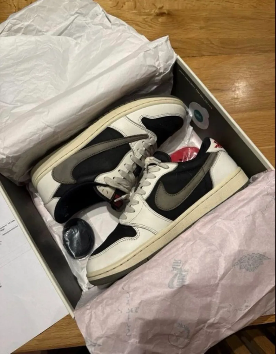Travis Scott Jordan 1 sneaker - Image 2