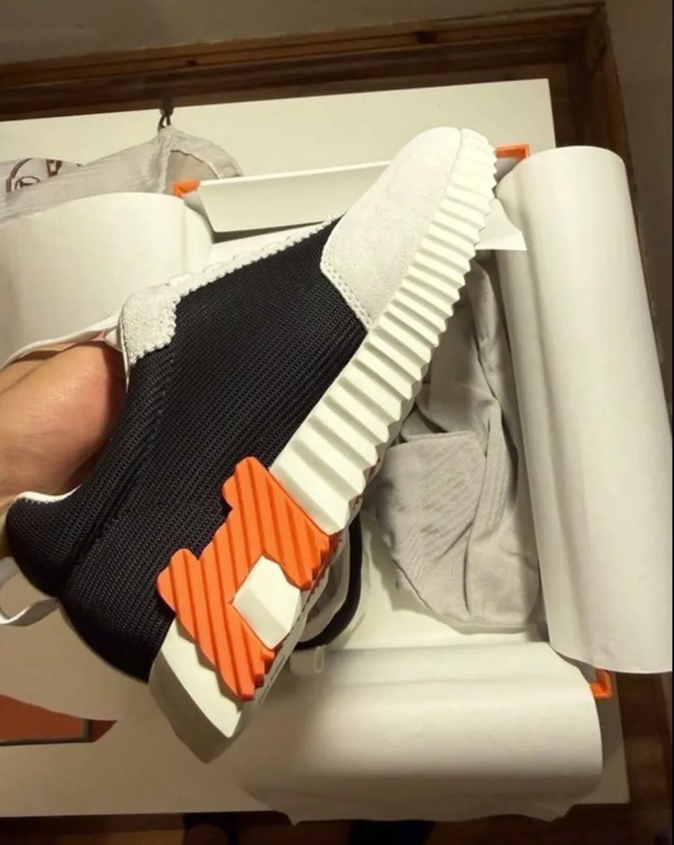 Ladies Hermes shoes - Image 2