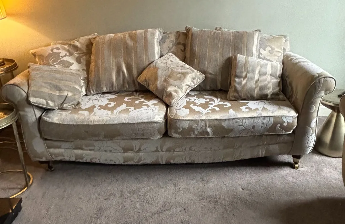 Luxury Harvey Norman Sofa Suite  4 & 2 Seater - Image 1