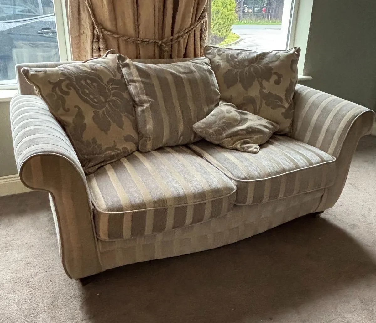 Luxury Harvey Norman Sofa Suite  4 & 2 Seater - Image 2