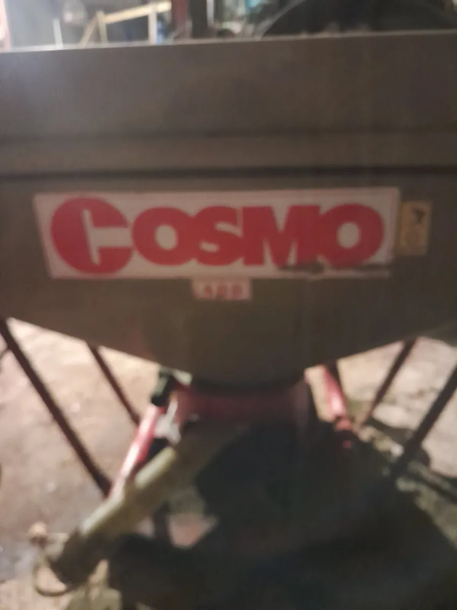 Cosmo fertiliser spreader - Image 1