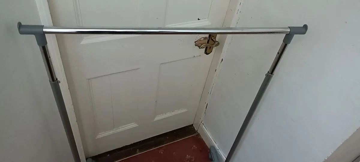 Lightweight Clothes Rail - Image 2