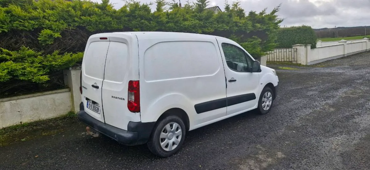 Peugeot partner van ,doe until June 2026 - Image 2