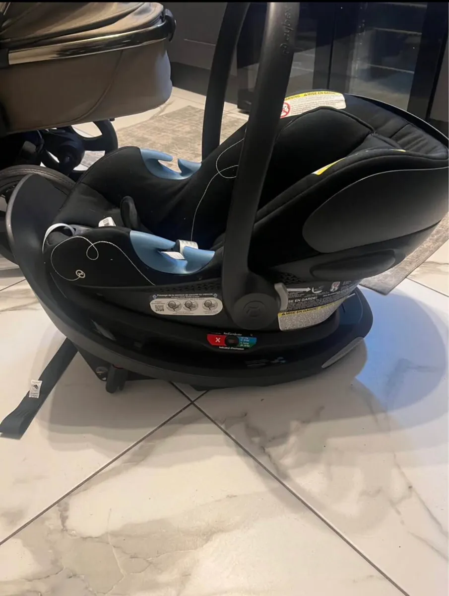Cybex Ayton G Isofix Base & Car Seat - Image 2