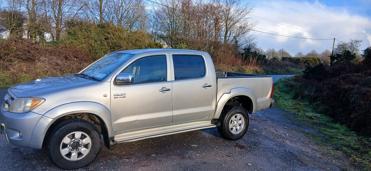 08 Toyota hilux 3.0 Diesel ⛽️ Automatic  4x4 - Image 2