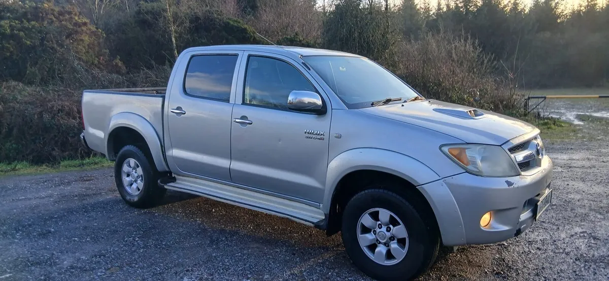 08 Toyota hilux 3.0 Diesel ⛽️ Automatic  4x4 - Image 1