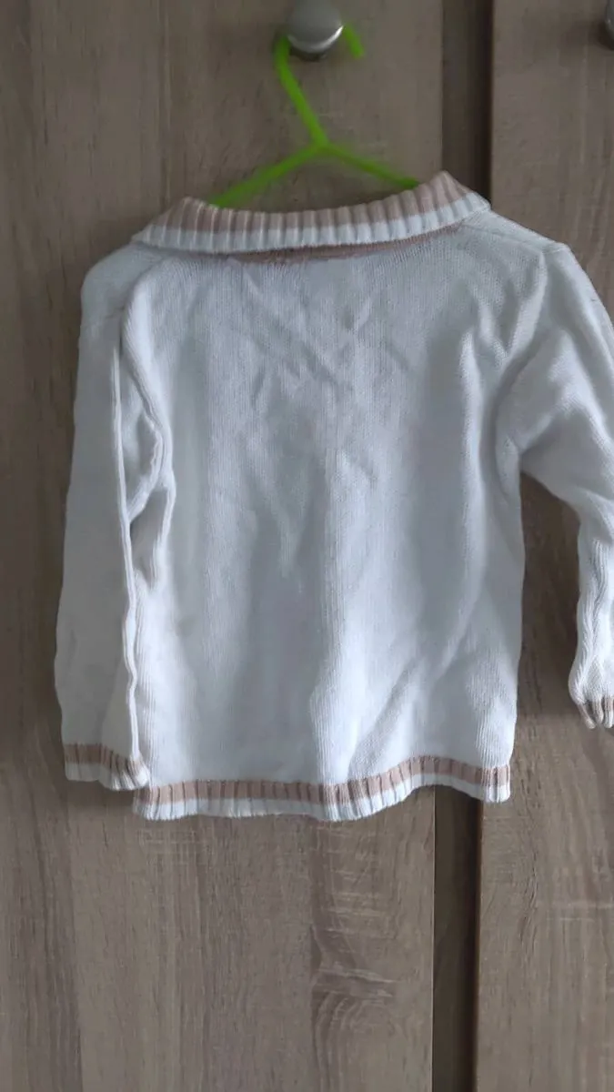 White unisex sweater 12/18 months - Image 3