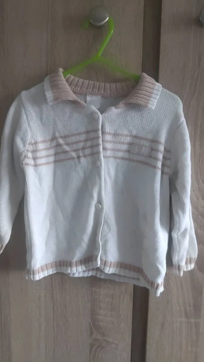 White unisex sweater 12/18 months - Image 4