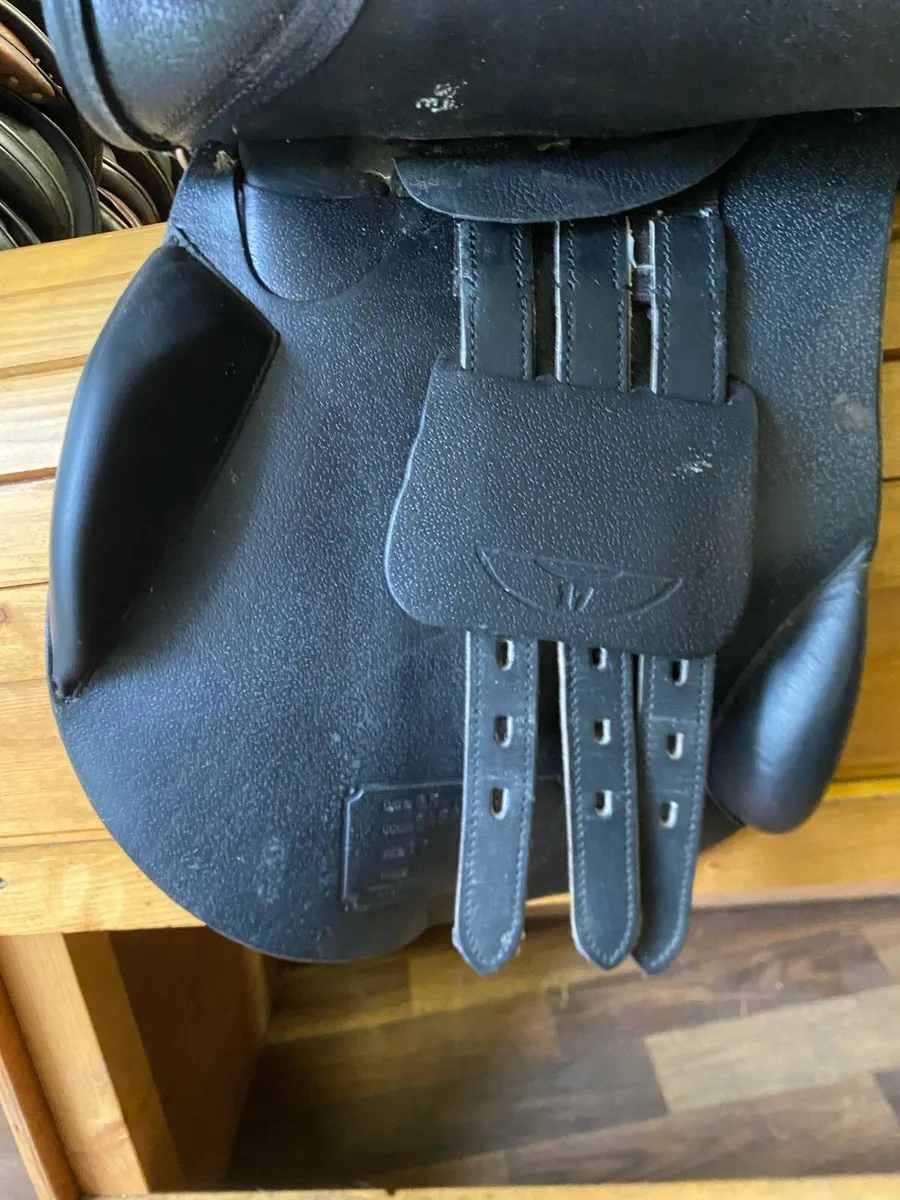 17” WIDE Reflex black Leather saddle - Image 4