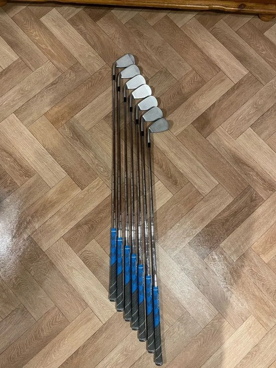 Mizuno JPX 921 Hot Metal 5 iron to Gap Wedge in Excellent Condition - Image 1